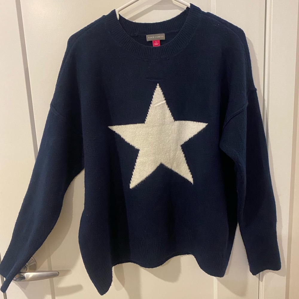 VINCE CAMUTO
Long Sleeve Extend Shoulder Sweater
